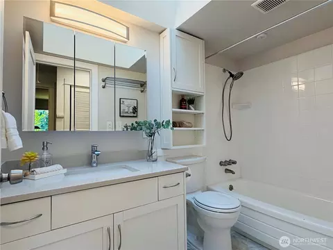 Bath - 10509 NE 197th St, Bothell, WA 98011 photo 3 of 4