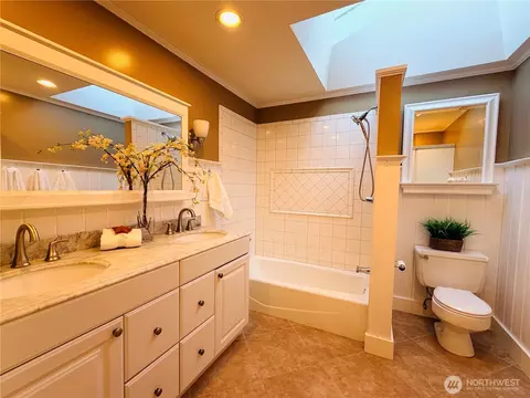 Bath - 10509 NE 197th St, Bothell, WA 98011 photo 2 of 4