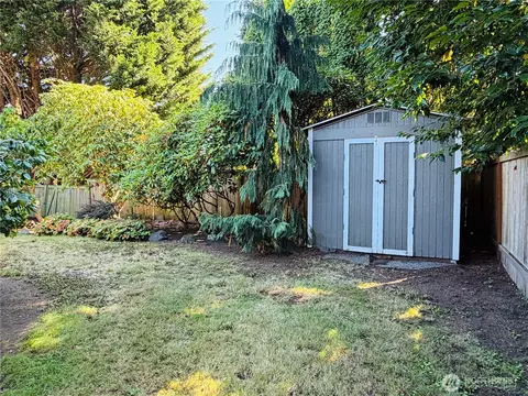 Exterior - 10509 NE 197th St, Bothell, WA 98011 photo 7 of 8