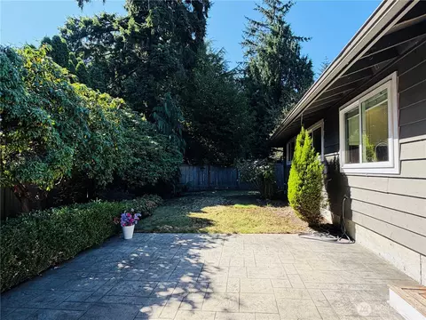 Exterior - 10509 NE 197th St, Bothell, WA 98011 photo 5 of 8