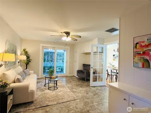 Living - 10509 NE 197th St, Bothell, WA 98011 photo 5 of 6