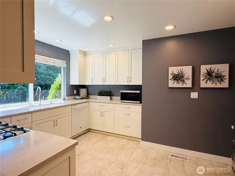Kitchen - 10509 NE 197th St, Bothell, WA 98011 photo 1 of 3