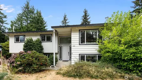 8618 NE 137th St, Kirkland, WA 98034