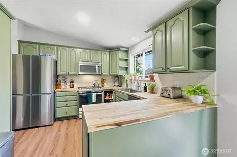 Kitchen - 1013 187th St E, Spanaway, WA 98387 photo 2 of 3