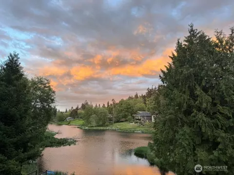 1081 Honeymoon Lake Dr, Greenbank, WA 98253