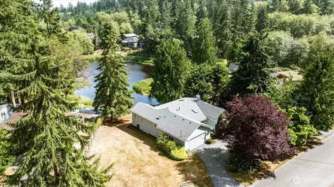 1081 Honeymoon Lake Dr, Greenbank, WA 98253