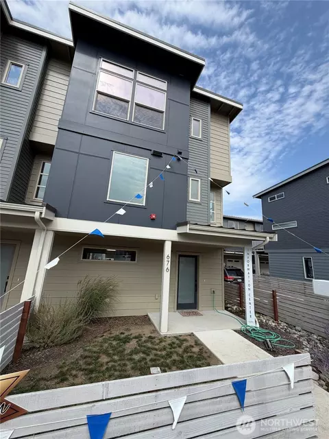 676 W Kline Rd, Bellingham, WA 98226