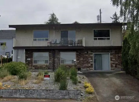 909 11th St, Bellingham, WA 98225