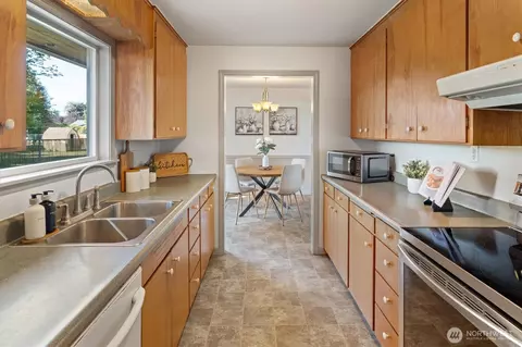 Kitchen - 1444 Merritt Ave, Enumclaw, WA 98022 photo 1 of 2