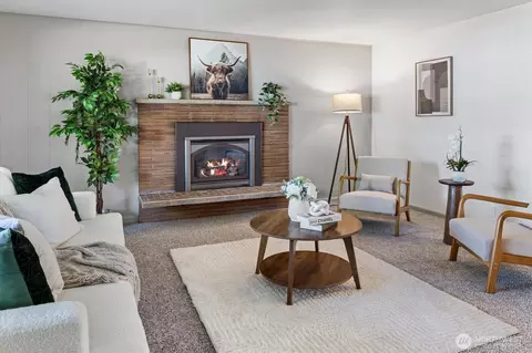Living - 1444 Merritt Ave, Enumclaw, WA 98022 photo 1 of 3