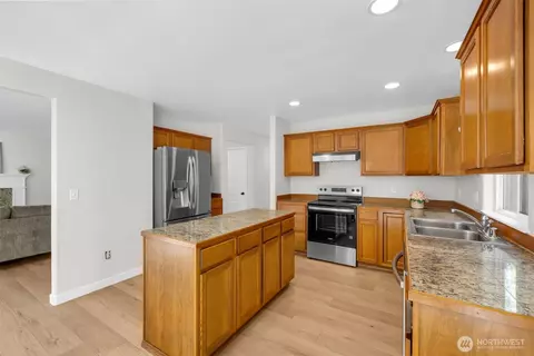 Kitchen - 126 197th St SW, Bothell, WA 98012 photo 2 of 4