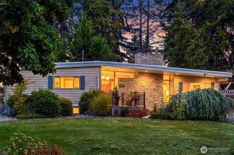 1015 Fir Park Ln, Fircrest, WA 98466
