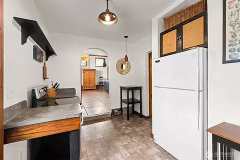Kitchen - 330 Bell Bottom Rd, Sequim, WA 98382 photo 3 of 3