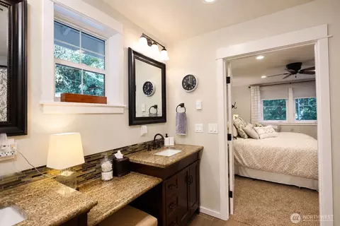 Bath - 72 Grove St, Eastsound, WA 98245 photo 2 of 5