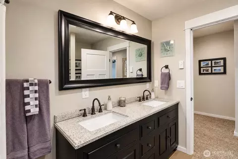 Bath - 72 Grove St, Eastsound, WA 98245 photo 3 of 5