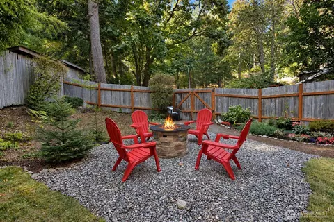 Exterior - 72 Grove St, Eastsound, WA 98245 photo 4 of 7