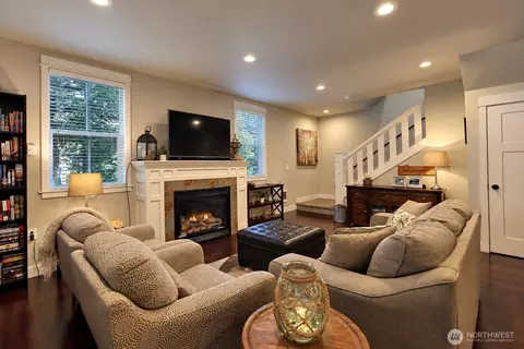 Living - 72 Grove St, Eastsound, WA 98245 photo 1 of 4