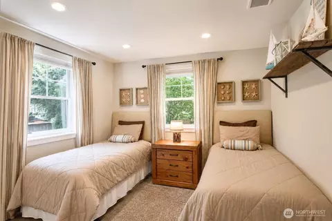 Bedroom - 72 Grove St, Eastsound, WA 98245 photo 6 of 6