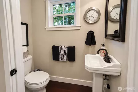 Bath - 72 Grove St, Eastsound, WA 98245 photo 5 of 5