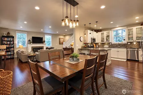 Dining - 72 Grove St, Eastsound, WA 98245 photo 1 of 2
