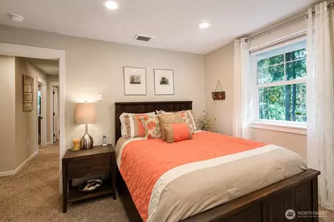 Bedroom - 72 Grove St, Eastsound, WA 98245 photo 4 of 6