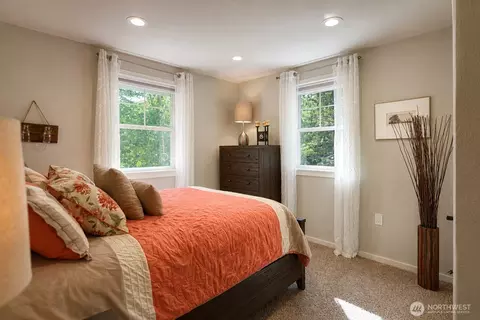Bedroom - 72 Grove St, Eastsound, WA 98245 photo 5 of 6