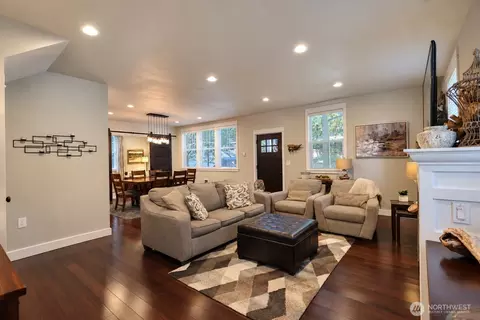 Living - 72 Grove St, Eastsound, WA 98245 photo 4 of 4
