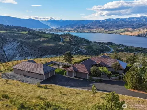 825 Hawks Meadow Rd, Chelan, WA 98816