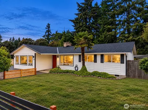 528 SW 118th St, Seattle, WA 98146