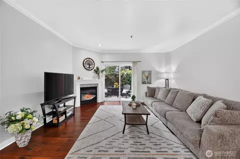Living - 10709 Valley View Rd #C103, Bothell, WA 98011 photo 2 of 2