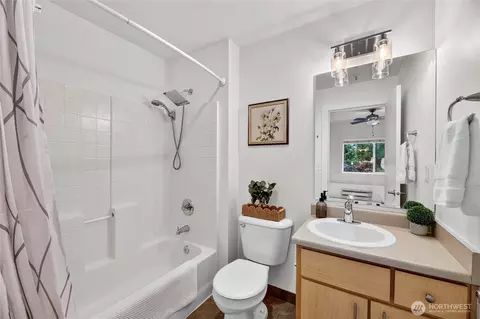 Bath - 10709 Valley View Rd #C103, Bothell, WA 98011 photo 1 of 3