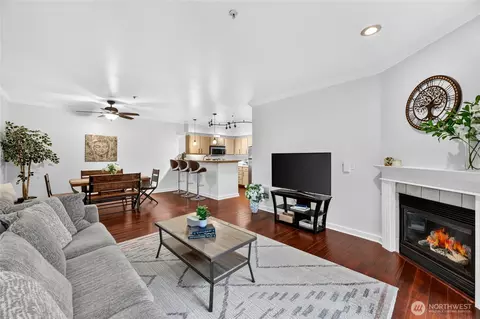 Living - 10709 Valley View Rd #C103, Bothell, WA 98011 photo 1 of 2