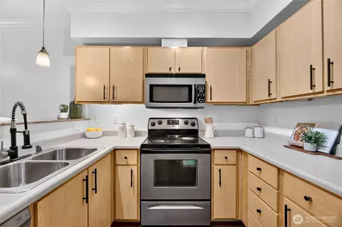 Kitchen - 10709 Valley View Rd #C103, Bothell, WA 98011 photo 4 of 4