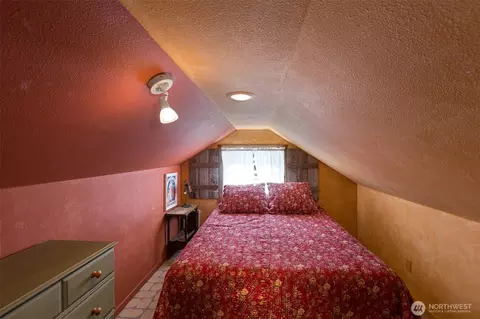 Bedroom - 4629 Happy Valley Rd, Sequim, WA 98382 photo 5 of 6