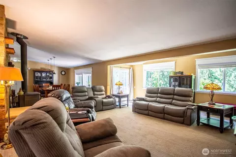 Living - 18716 215th Ave E, Orting, WA 98360 photo 3 of 3