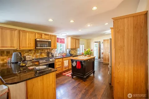 Kitchen - 18716 215th Ave E, Orting, WA 98360 photo 6 of 6