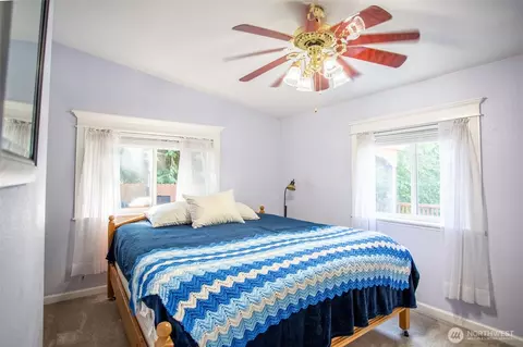 Bedroom - 18716 215th Ave E, Orting, WA 98360 photo 3 of 3