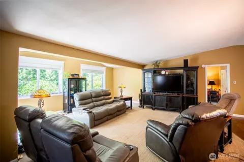 Living - 18716 215th Ave E, Orting, WA 98360 photo 2 of 3