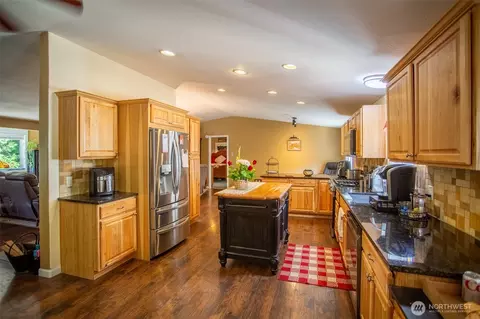 Kitchen - 18716 215th Ave E, Orting, WA 98360 photo 2 of 6