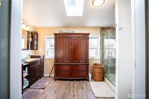 Bath - 18716 215th Ave E, Orting, WA 98360 photo 3 of 3