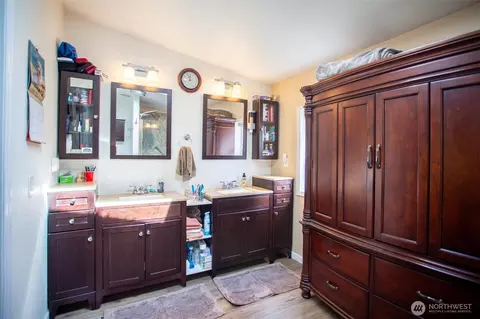 Bath - 18716 215th Ave E, Orting, WA 98360 photo 2 of 3