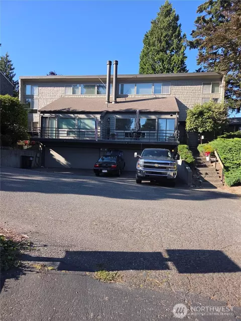 2042 S 233rd St, Des Moines, WA 98198