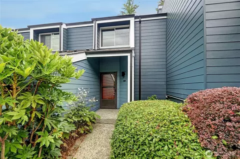 17018 NE 80th St #C5, Redmond, WA 98052