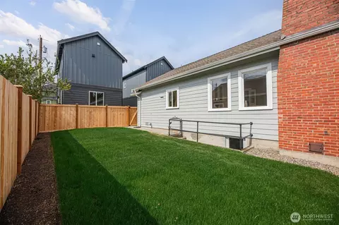 Exterior - 2018 Oakes Ave, Everett, WA 98201 photo 8 of 11