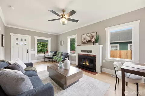 Living - 2018 Oakes Ave, Everett, WA 98201 photo 1 of 1
