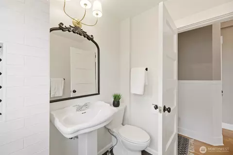 Bath - 2018 Oakes Ave, Everett, WA 98201 photo 2 of 3
