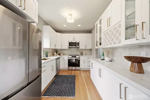 Kitchen - 2018 Oakes Ave, Everett, WA 98201 photo 1 of 2