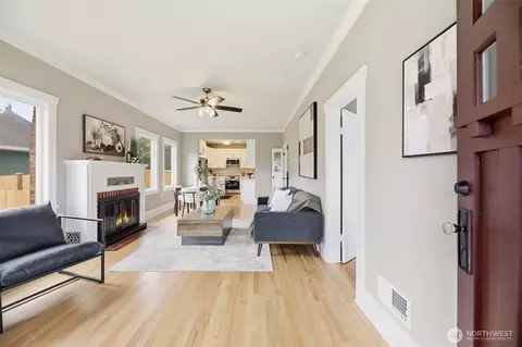 Entry Way - 2018 Oakes Ave, Everett, WA 98201 photo 1 of 3
