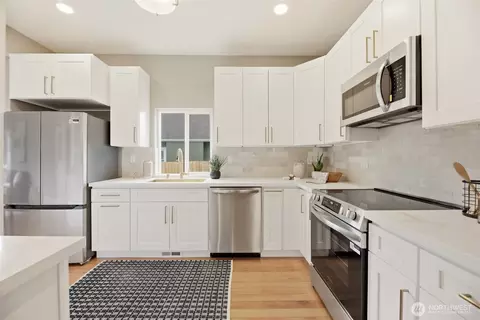 Kitchen - 2018 Oakes Ave, Everett, WA 98201 photo 2 of 2