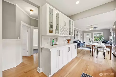 Entry Way - 2018 Oakes Ave, Everett, WA 98201 photo 2 of 3